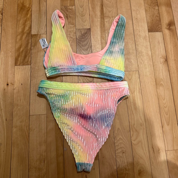 Dippin Daisy’s Bikini - Picture 4 of 6